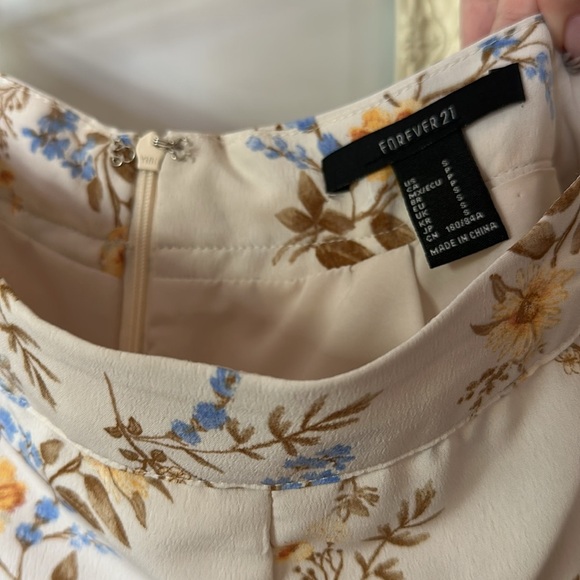 FOREVER 21 | Floral Print Skirt in Cream and Blue - Picture 10 of 14
